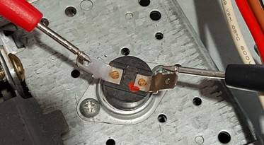 Testez les fusibles du micro-ondes