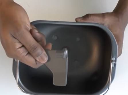 Examinez la cuve et les pales