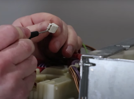 Testez la continuité entre le moteur et la carte électronique