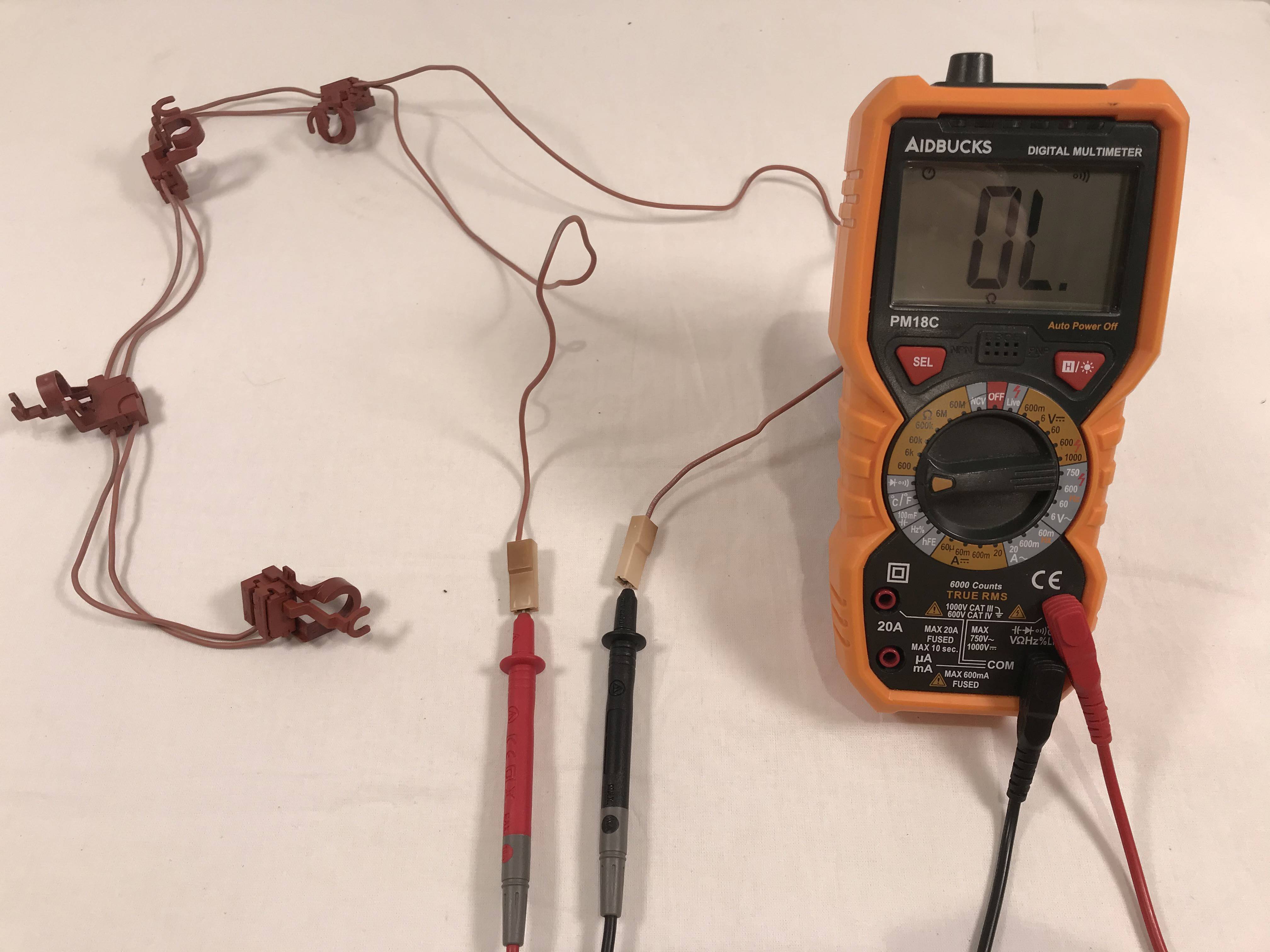 Vérifiez les interrupteurs de la plaque