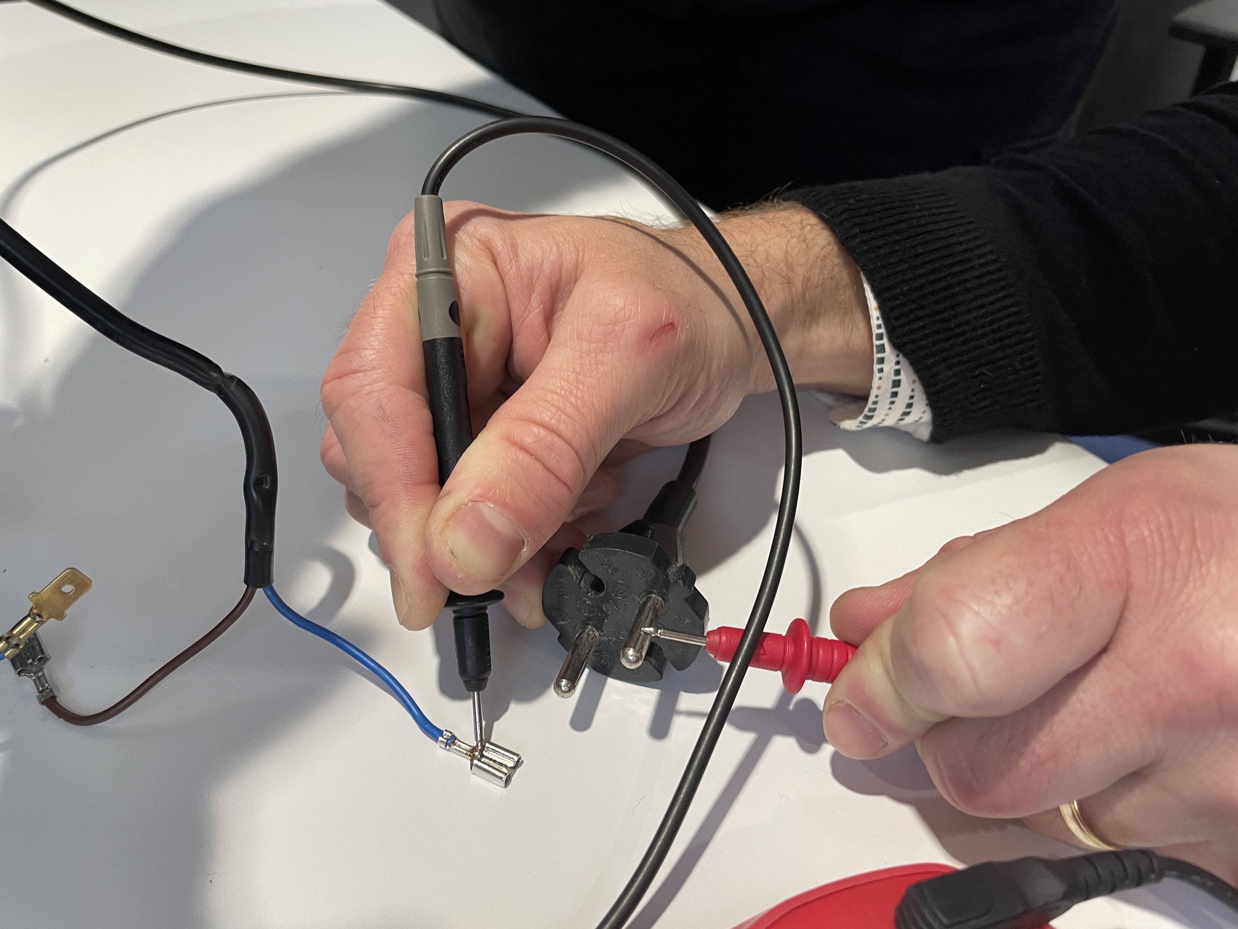 Testez le cordon intégré de votre friteuse