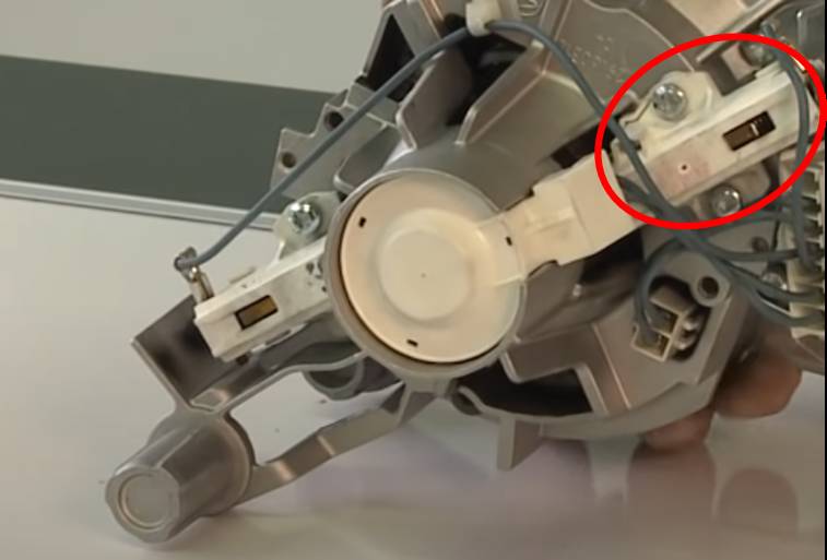 Vérifiez les charbons moteur du lave-linge