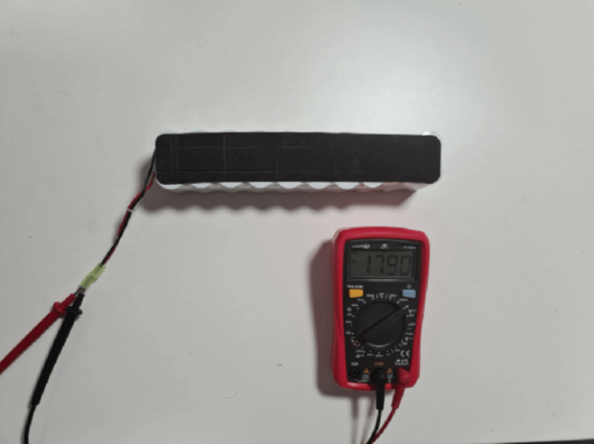 Testez la batterie de la tronçonneuse