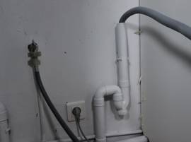 Vérifiez l'arrivée d'eau du lave-linge