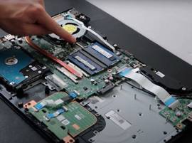 Contrôlez la connectique entre la carte mère et l'écran