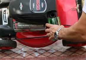 Vérifiez l'huile du moteur