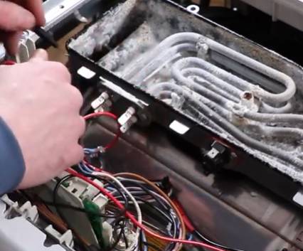 Testez la résistance du lave-linge séchant