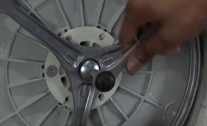 Contrôlez la poulie et la courroie