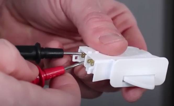 Testez l'interrupteur du frigo