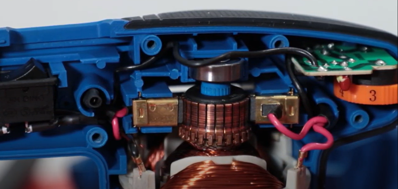 Vérifiez la filerie et les organes de la ponceuse