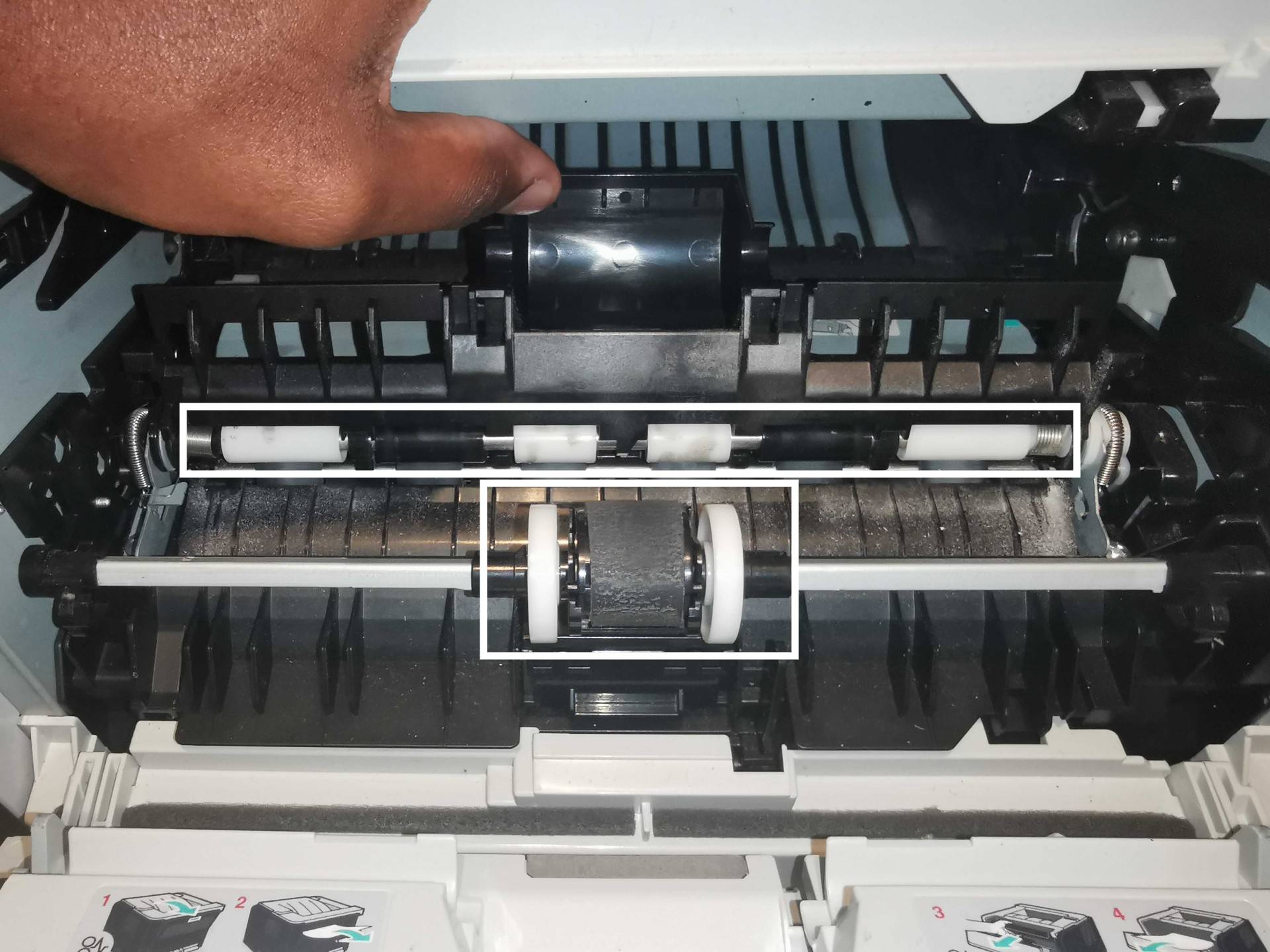 Vérifiez l'état des rouleaux d'entrainement du papier