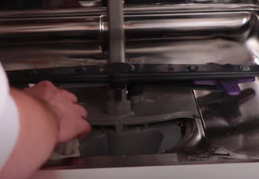 Vérifiez le clapet anti-retour du lave-vaisselle