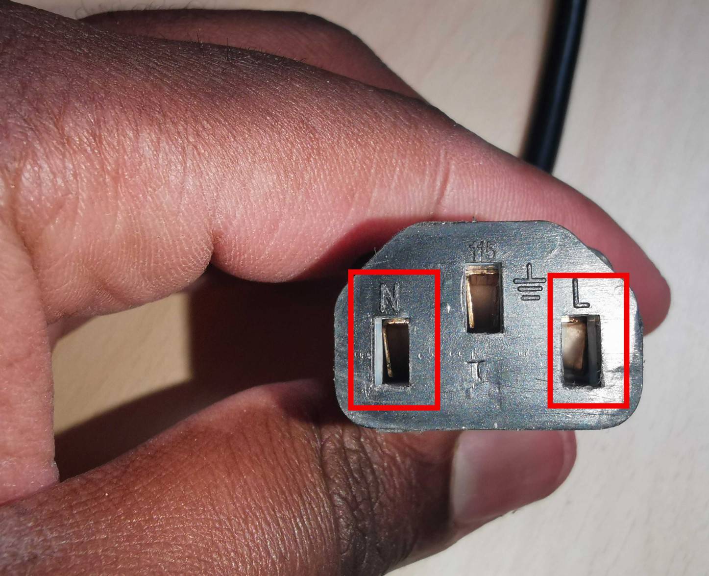 Vérifiez le câble d'alimentation