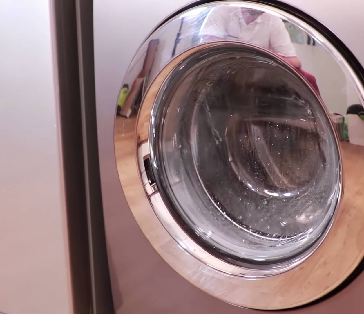 Le joint de la machine à laver est sale et malodorant ? Voici comment le  nettoyer efficacement