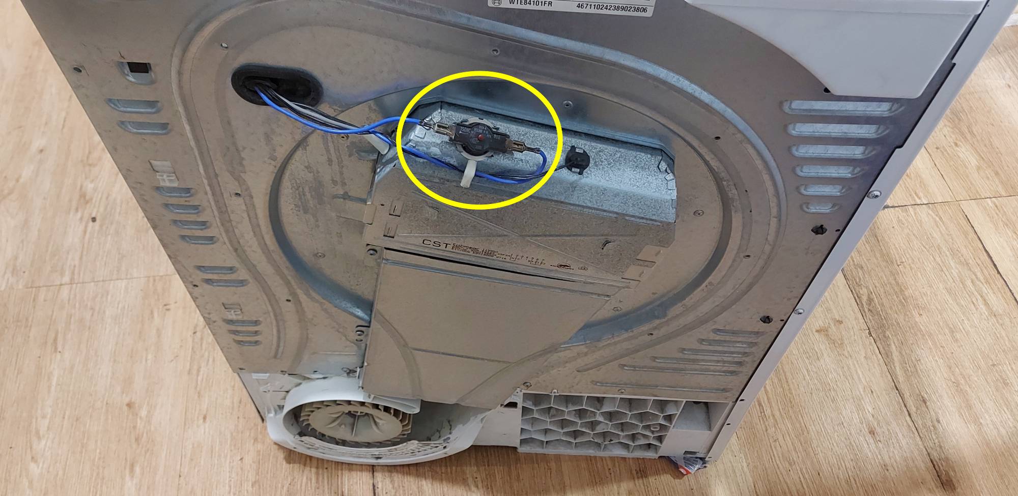 Vérifiez les thermostats de sécurité du sèche-linge 