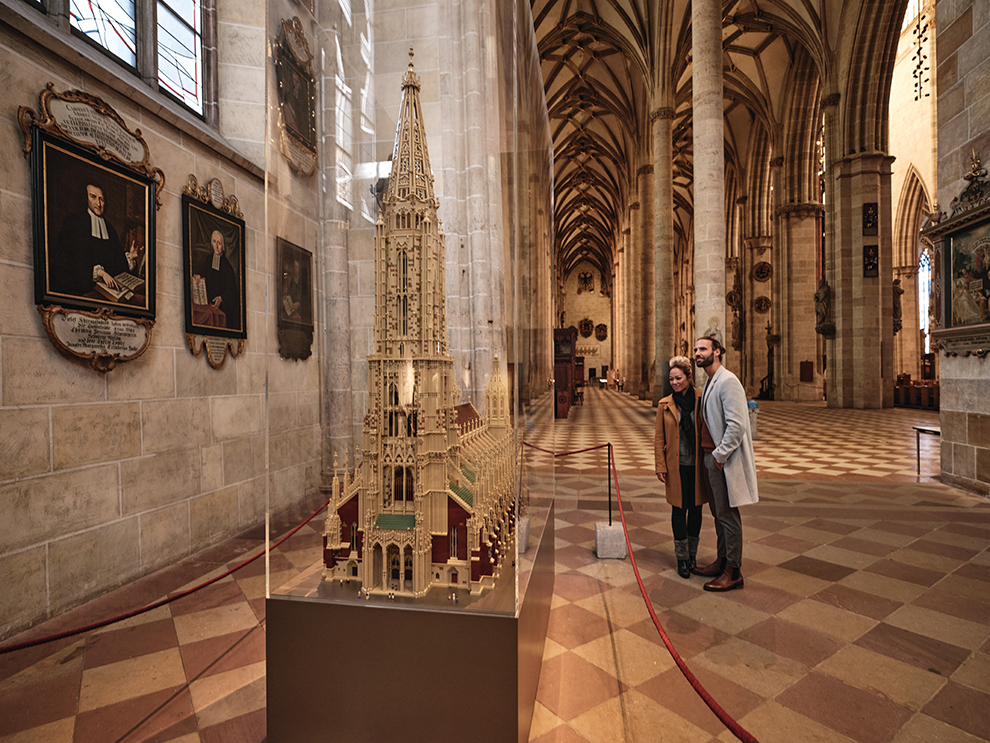 Grootste kerktoren ter wereld tentoongesteld in Ulm