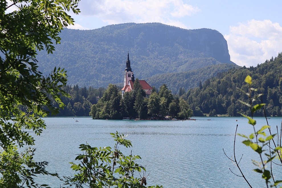 Eilandje temidden van het Blad meer in Slovenië