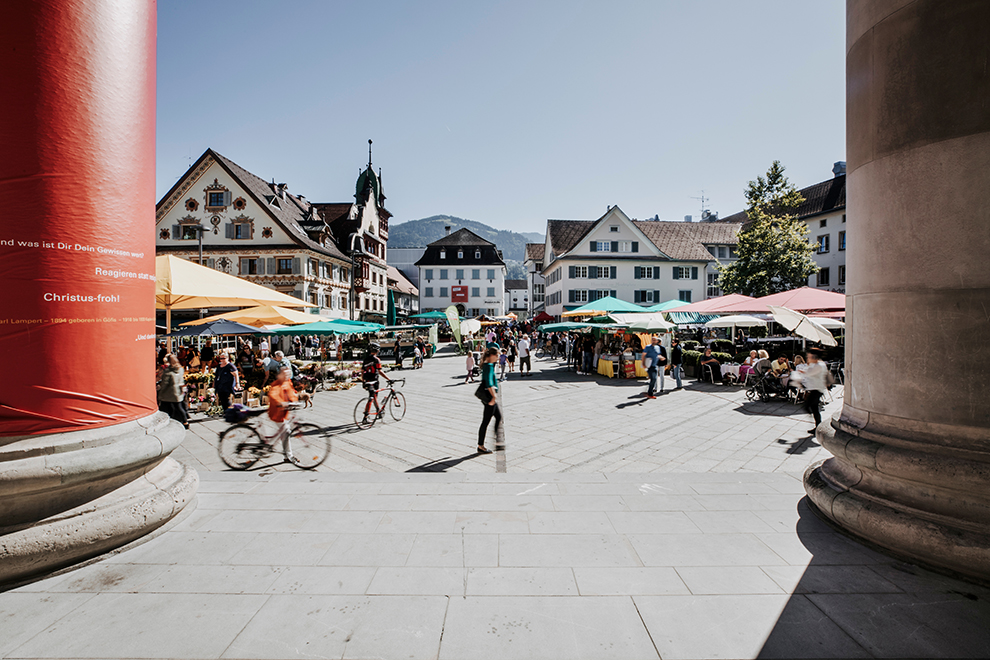 Gezellige weekmarkt in het Oostenrijkse Vorarlberg