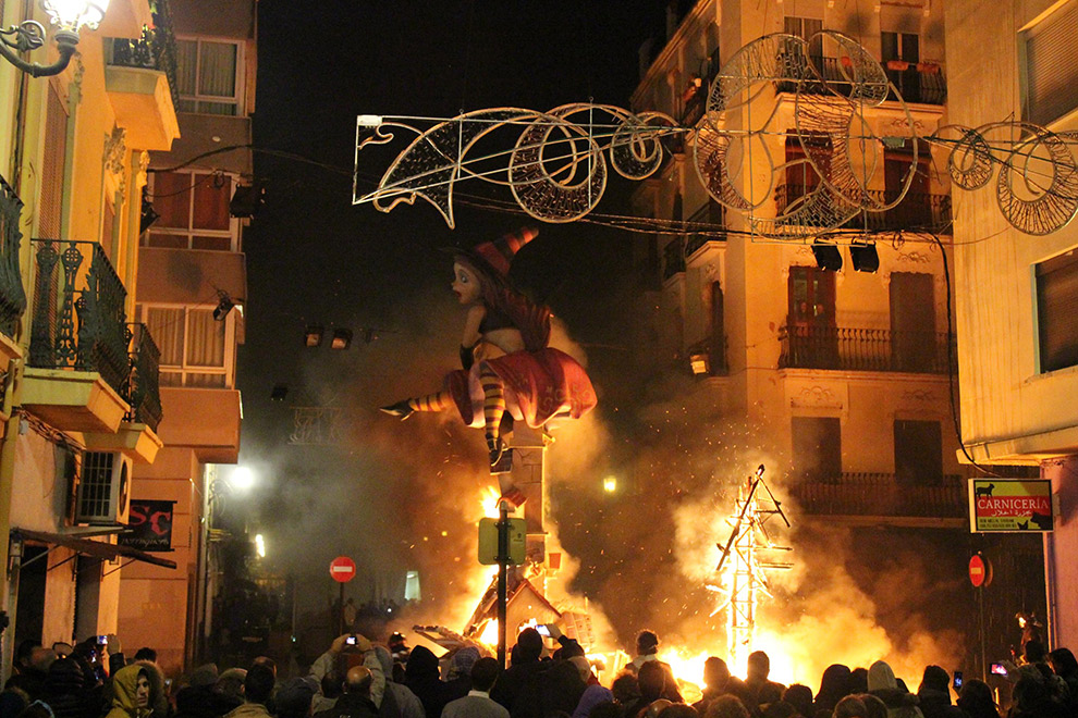 Groot feest in de straten van Valencia op Las Fallas