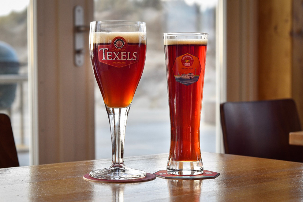 Twee glazen met Texels bockbier 