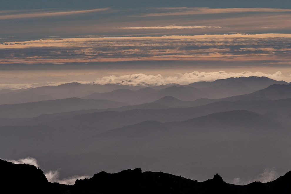 Uitzicht op de bergtoppen en volkanen van Tongariro