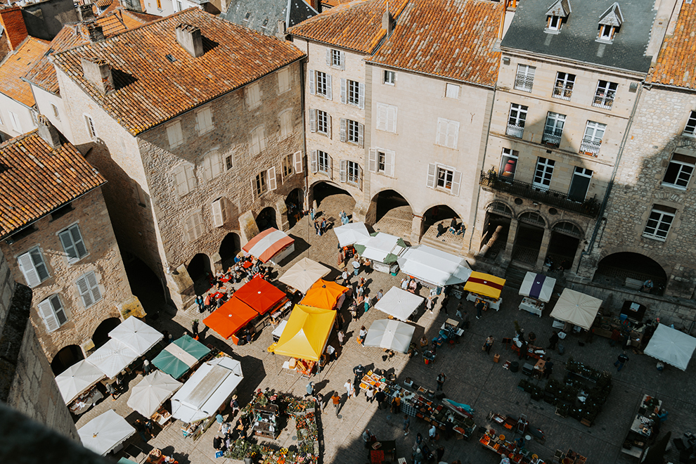 Uitzicht op markt van Villefrance