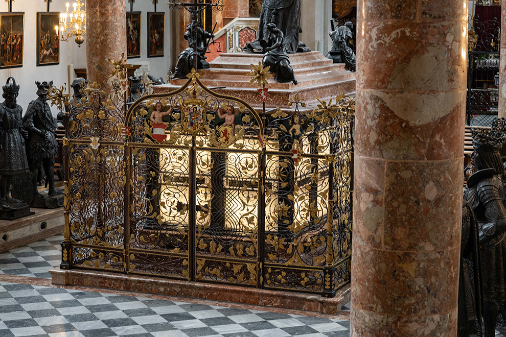 De sierlijke hofkerk van Innsbruck