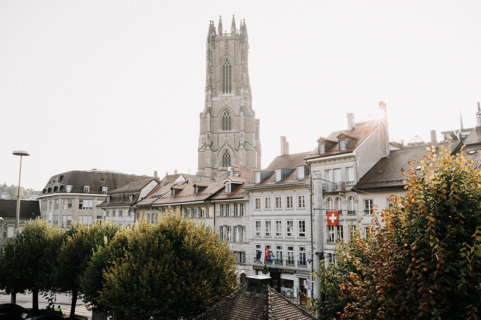 Uitzicht op de Sint-Nicolaaskathedraal in Fribourg