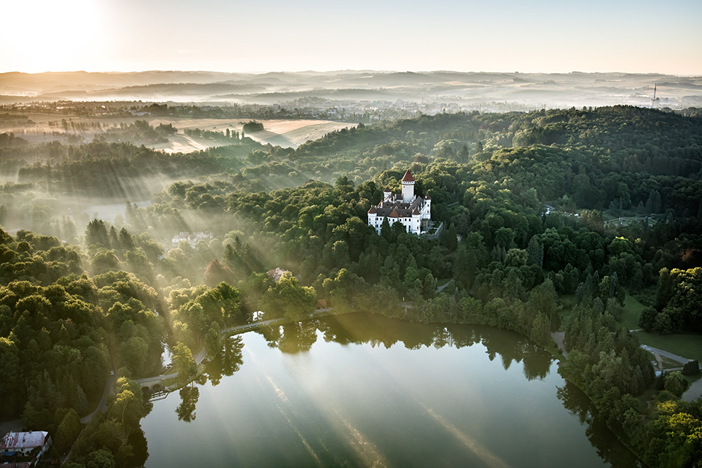 Dronefoto van Kasteel konopiště in Tsjechië