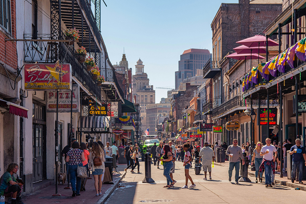 Vrolijke muzikale straat in New Orleans