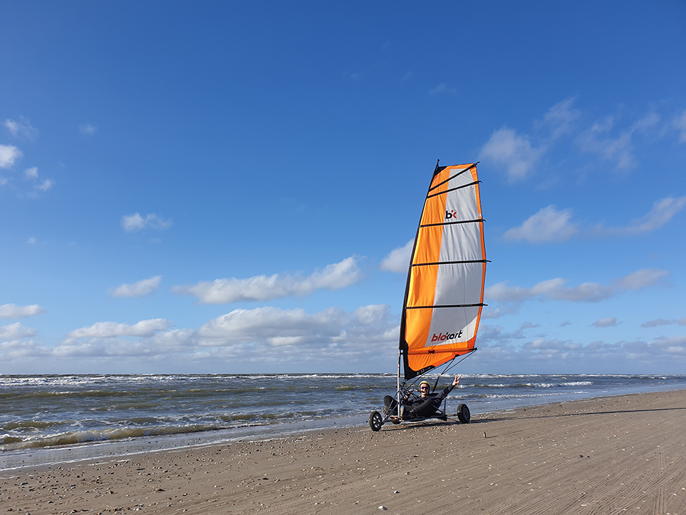 Blokarten in de wind op Texels strand