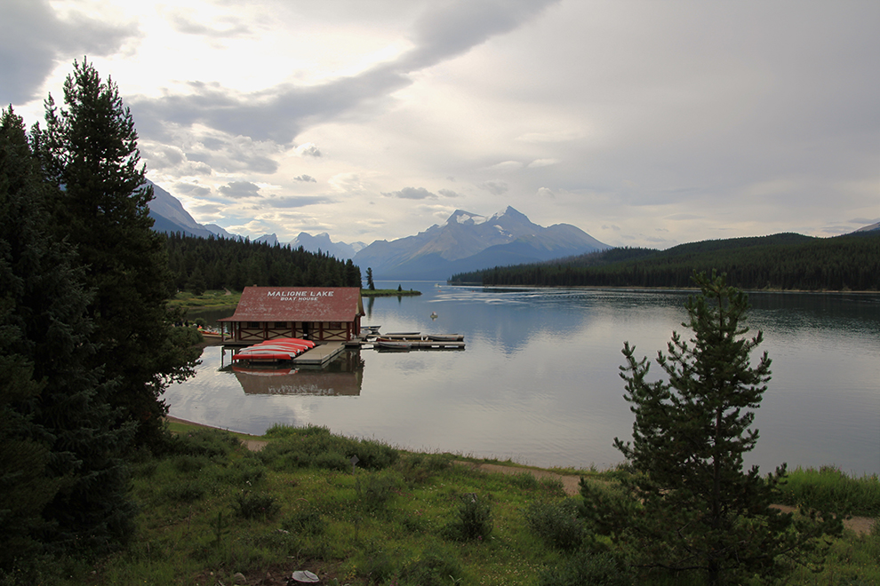 Maligne Lake bij Jasper op roadtrip route door West-Canada