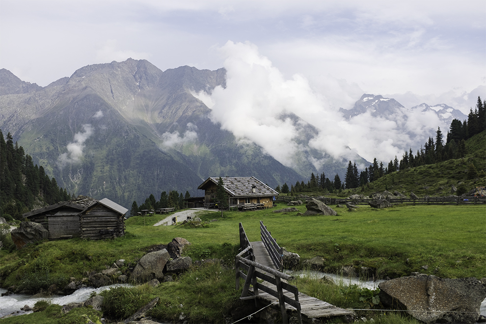 Wandelen door de Oostenrijkse bergen in regio Tirol