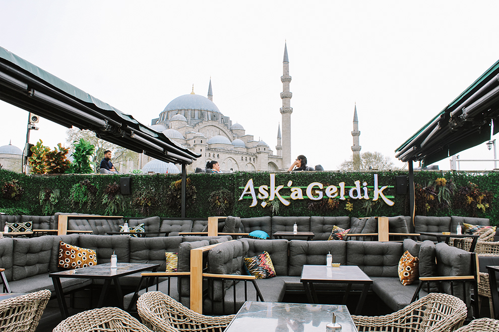 Rooftop bar in Istanbul met prachtig uitzicht op Moskee
