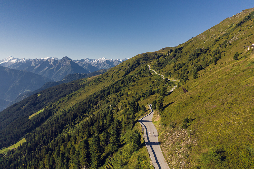 Prachtige wegen in de bergen van het Oostenrijkse Zillertal