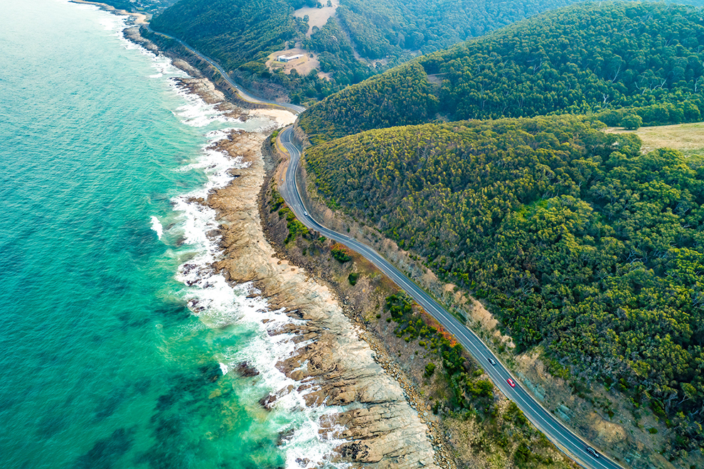 Uitzicht op de kustlijn van de Great Ocean Road in Australië