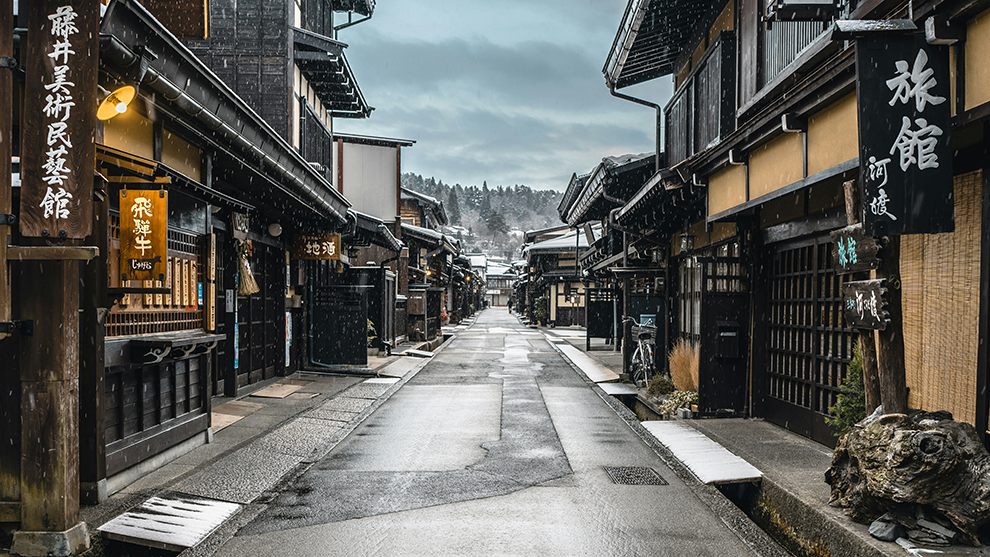 Nauwe straat in oude stad Takayama