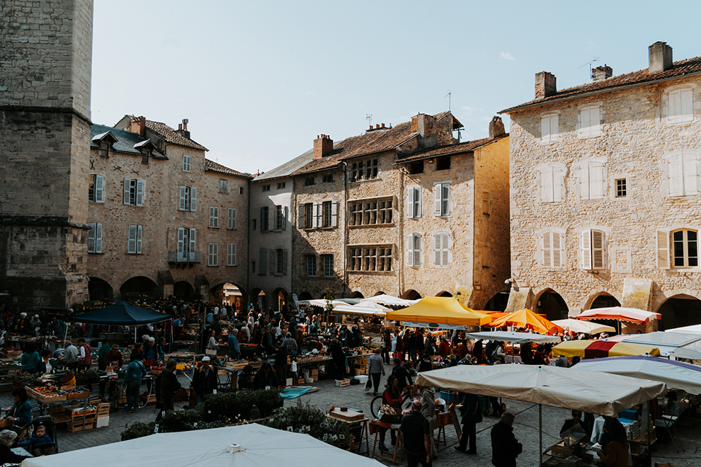 Marktplein bij Villefranche-de-Rouergue in Aveyron, Frankrijk
