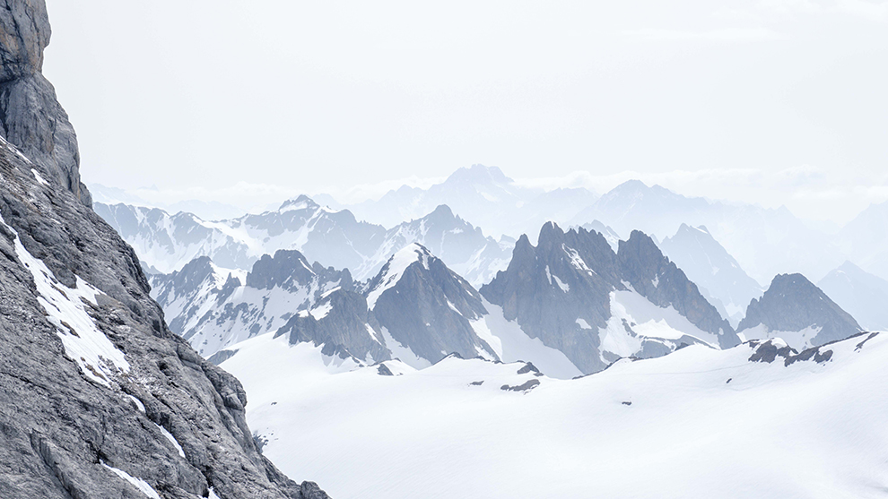 Besneeuwde bergtoppen van Mount Titlis in Zwitserland