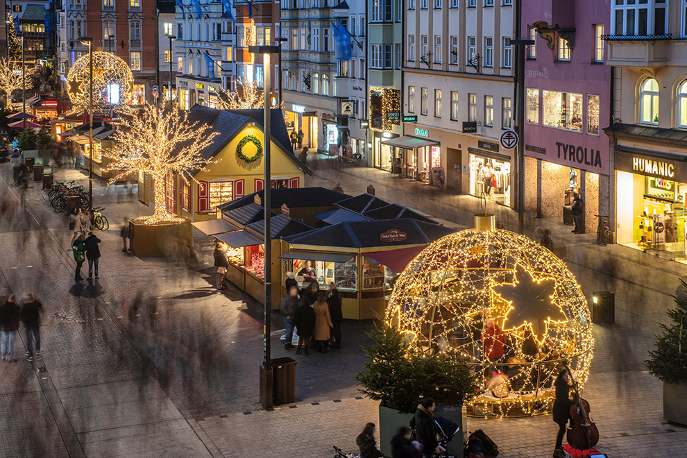 Moderne kerstmarkt in Innsbruck